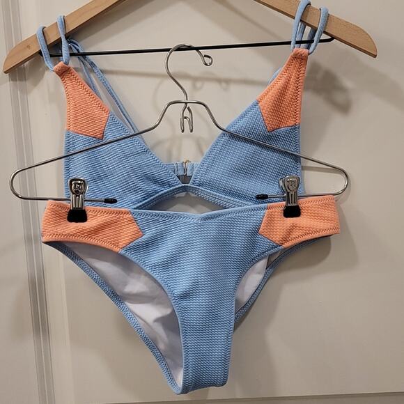 Cupshe Texturized Colorblock Bikini - Picture 4 of 6